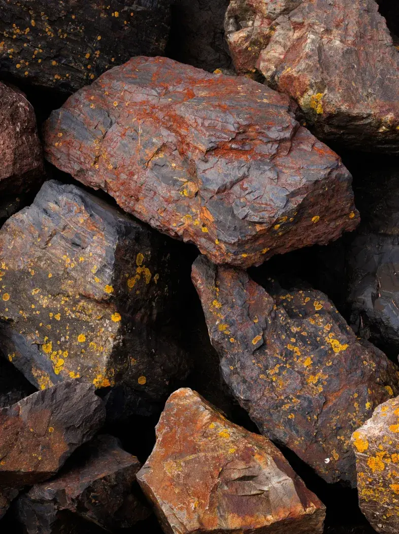 Natural mineral rocks — sector illustration